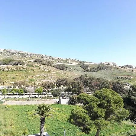 2 Bedroom With Country Views Apartment *
